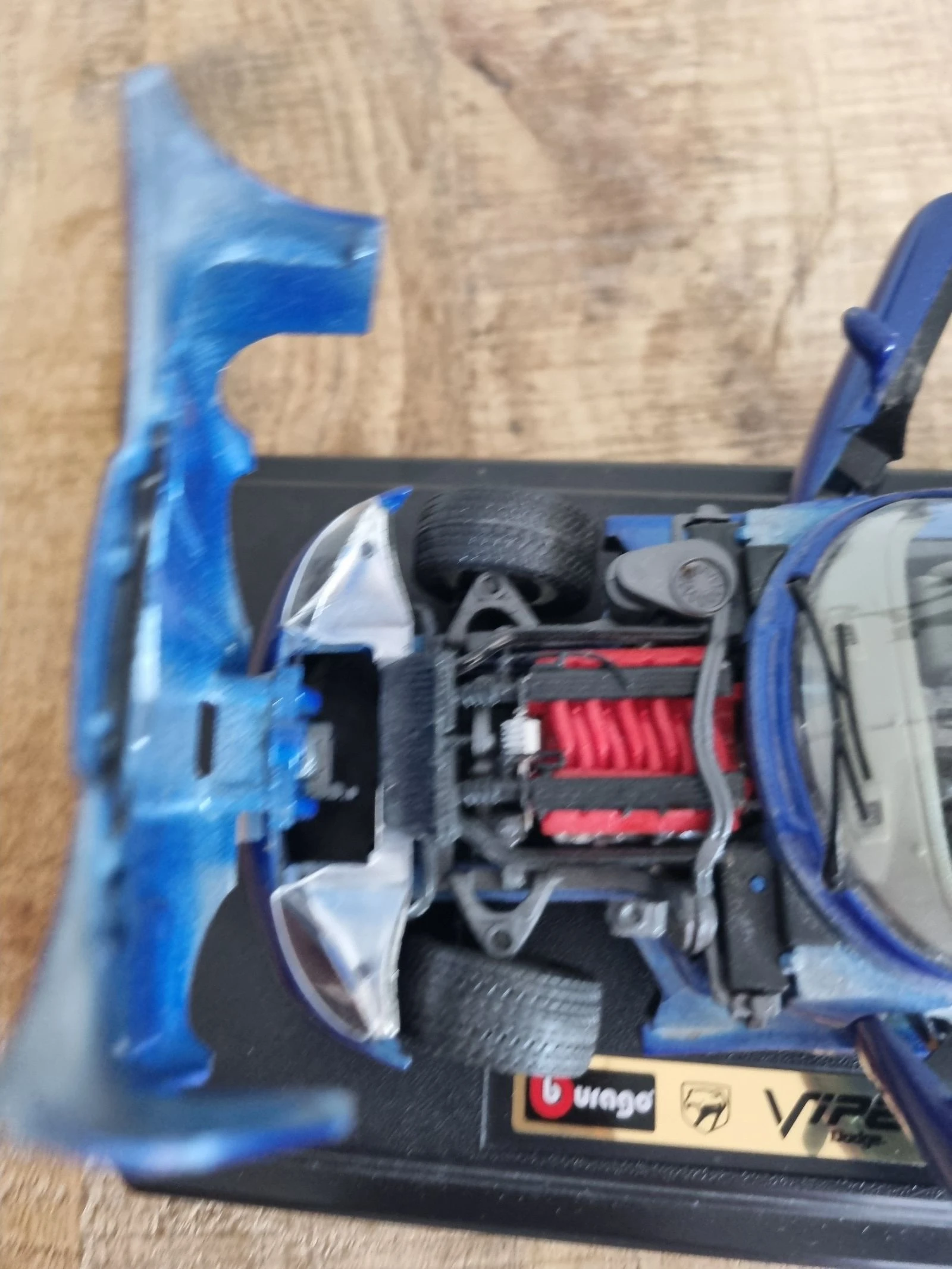 Miniatuur Dodge Viper GTS Coupé (1996) - Bburago (Blauw en Wit) – photo 9